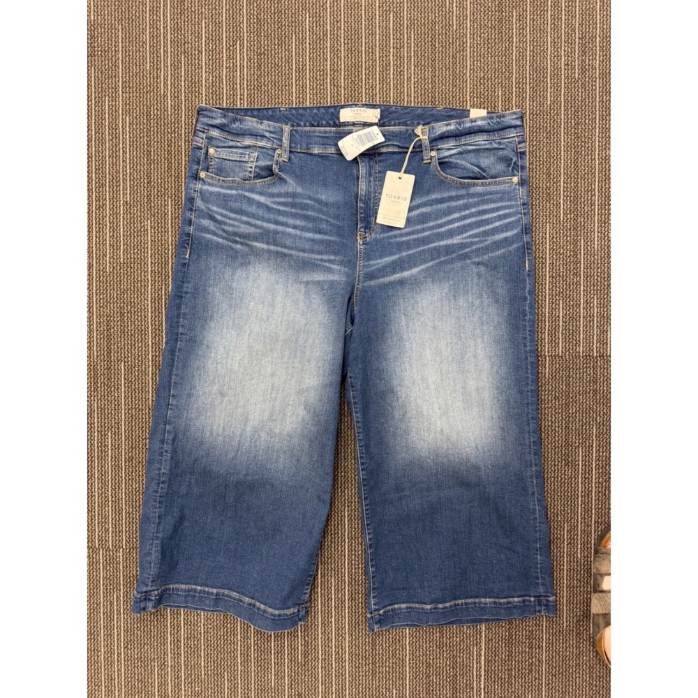 Torrid Denim First At Fit Wide Leg Crop Jeans Medium Wash Size 24 NWT 12666814 - Picture 1 of 8